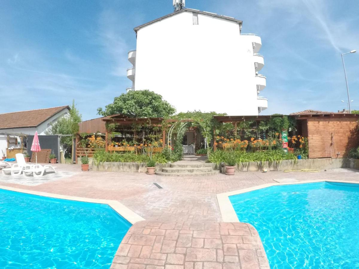 Alba Family Club Hotel Primorsko Exterior photo