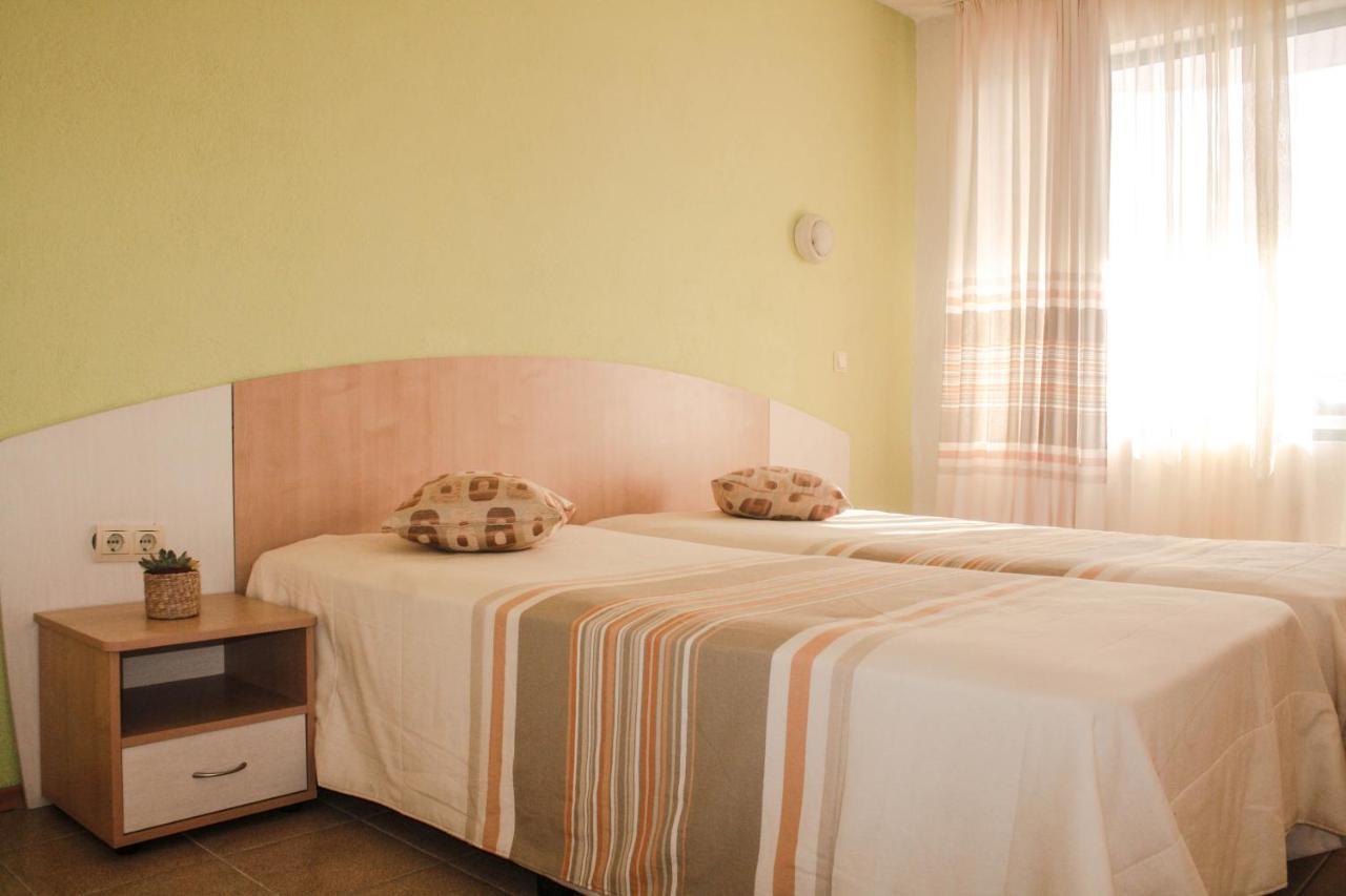 Alba Family Club Hotel Primorsko Exterior photo