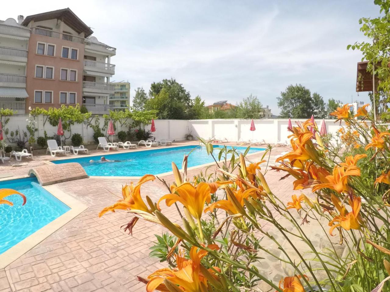 Alba Family Club Hotel Primorsko Exterior photo
